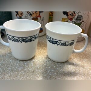 2 Corelle Coring Mugs Old Town Blue Onion